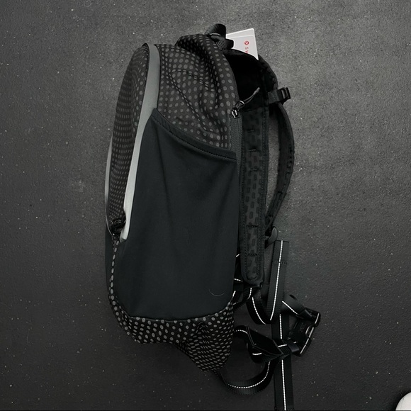 RARE lululemon Fast and Free Reflective Backpack *SW SeaWheeze edition - Picture 4 of 6